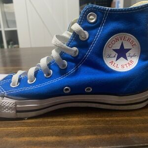Women’s size 7, men’s size 5 converse All Star High Top sneakers. Chuck Taylor